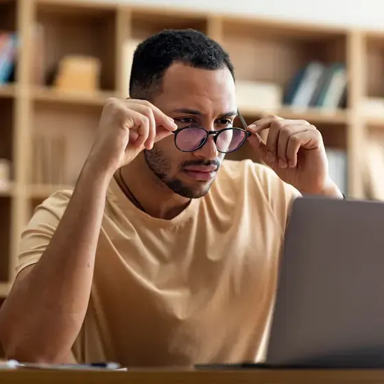 A Memocept customer working at a laptop